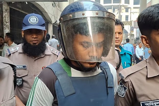 প্রধানমন্ত্রীর ছবিতে ‘স্নাইপারের অভাব ছিল’ মন্তব্য করা যুবক ৭ দিনের রিমান্ডে